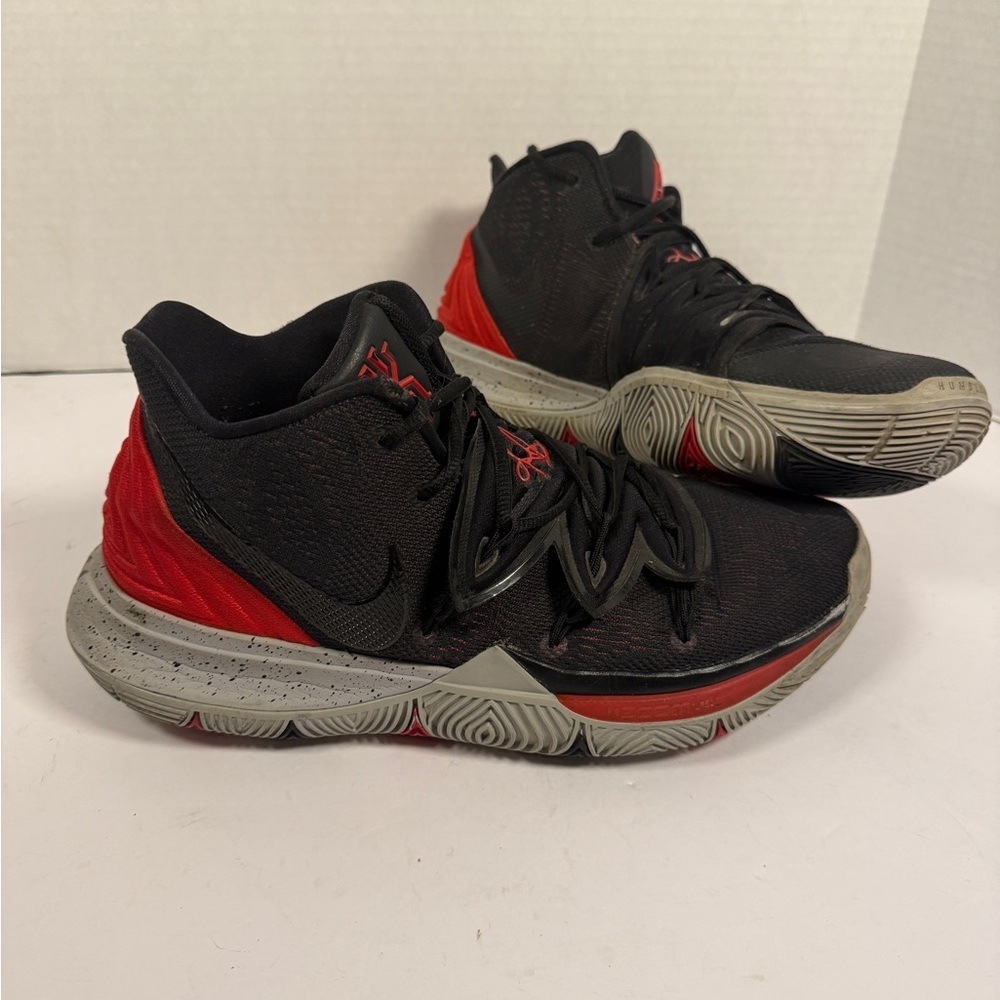 Size 11.5 - Nike Kyrie 5 EP Bred - AO2919-600